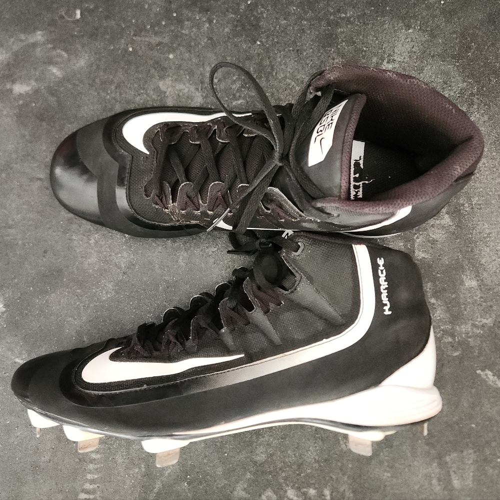 Nike Hurrache Black and White Baseball Cleats Size 10